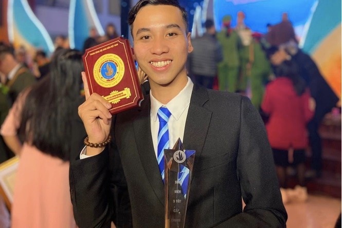 'Song va lam viec het minh, thanh qua se den' hinh anh
