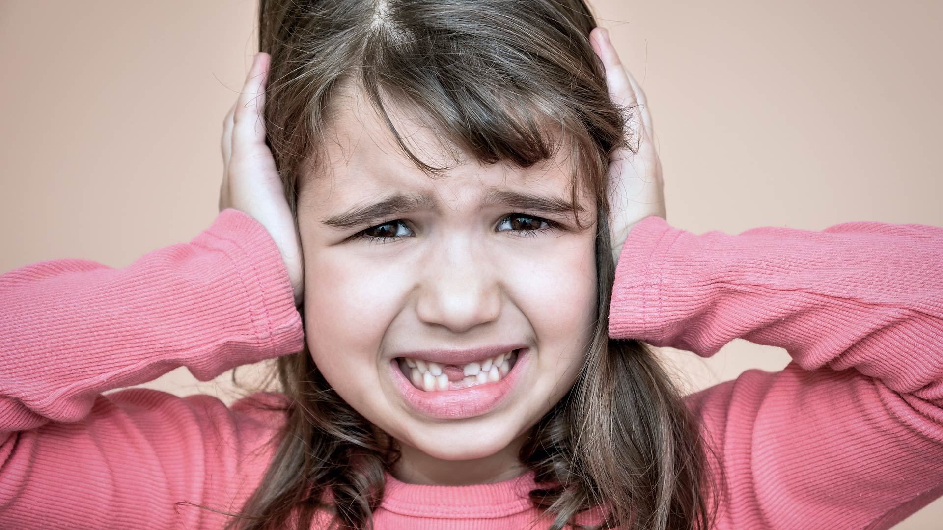 hanh vi cua cha me vo tinh lam ton thuong con anh 6