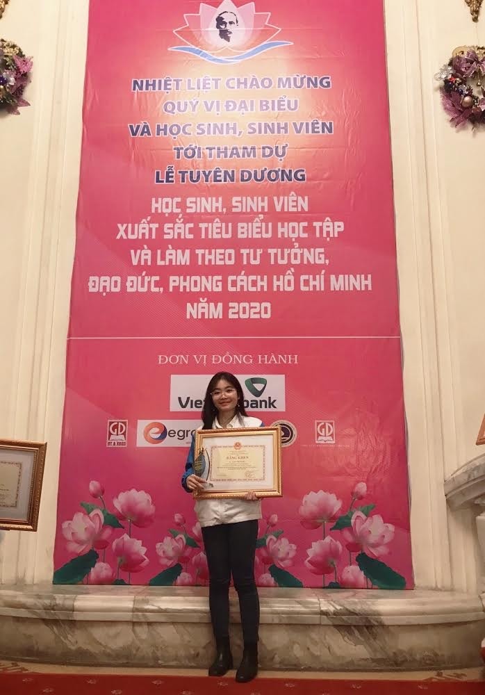 Nu sinh DH Y - Duoc thanh cong anh 2