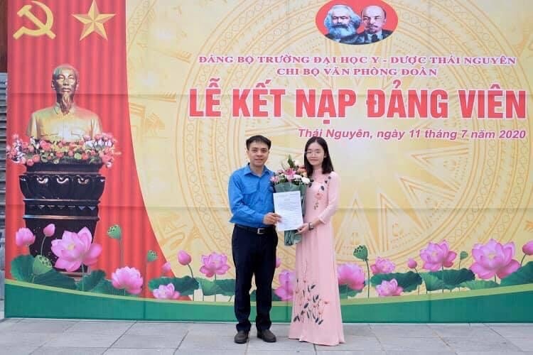 Nu sinh DH Y - Duoc thanh cong anh 3