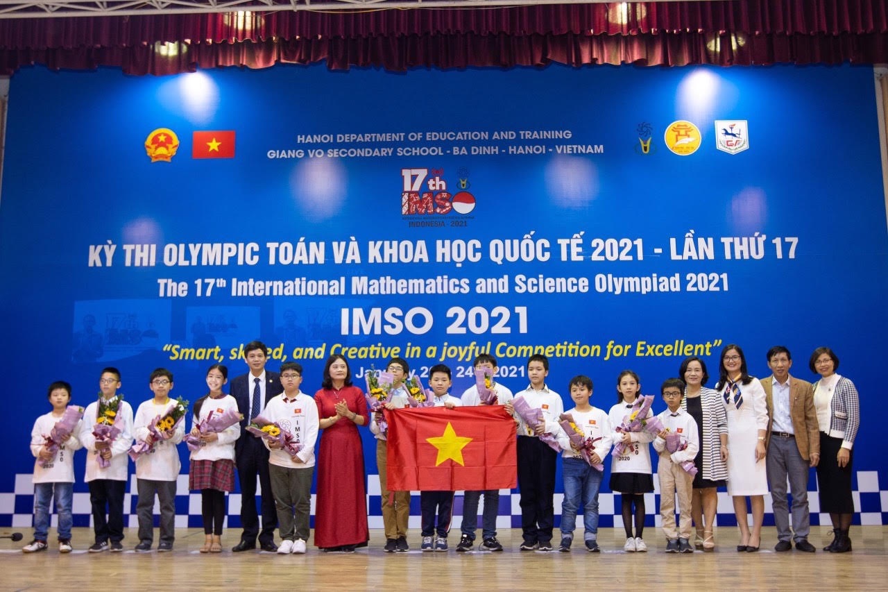 huy chuong Olympic Toan va Khoa hoc quoc te anh 1