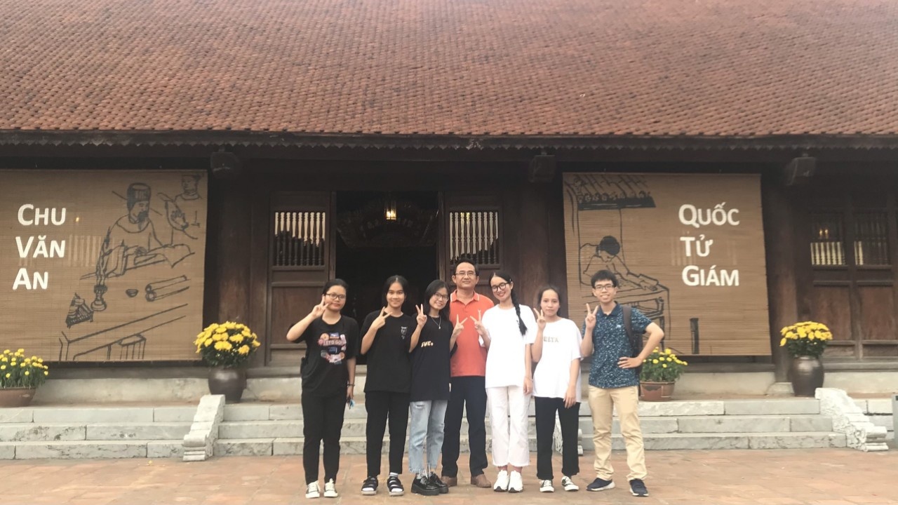 Nữ sinh chuyên Hóa đoạt giải nhất Lịch sử ảnh 2 Nu sinh chuyen Hoa doat giai nhat Lich su anh 2