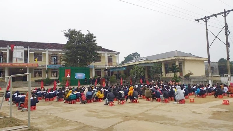 Duong dien cao the de doa hang tram hoc sinh anh 2