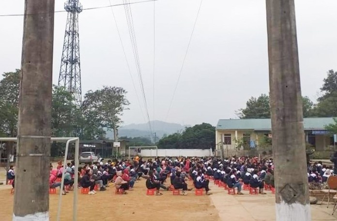 Duong dien cao the de doa hang tram hoc sinh o Nghe An hinh anh