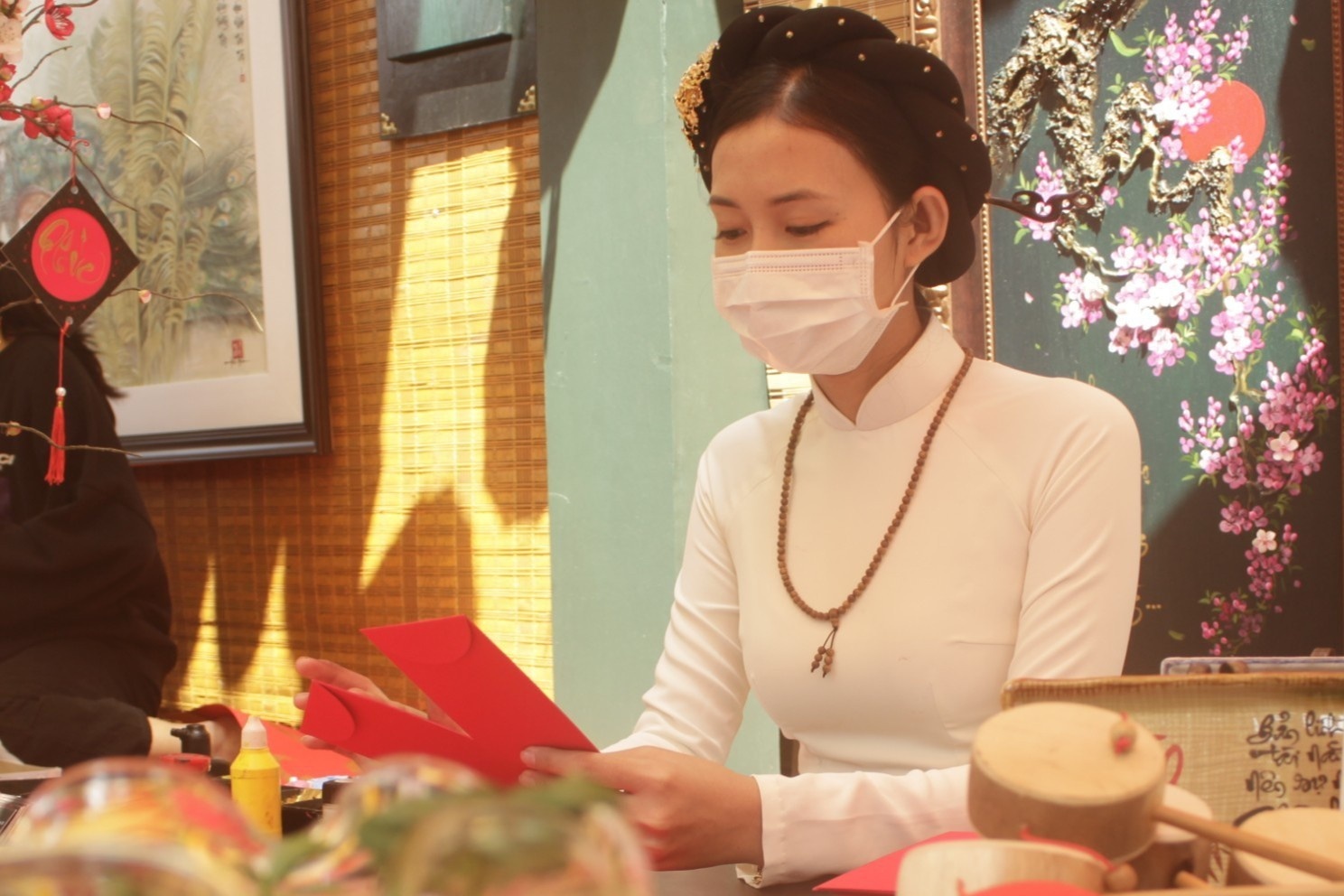 Cuu sinh vien DH Van Hien cho chu ngay xuan hinh anh