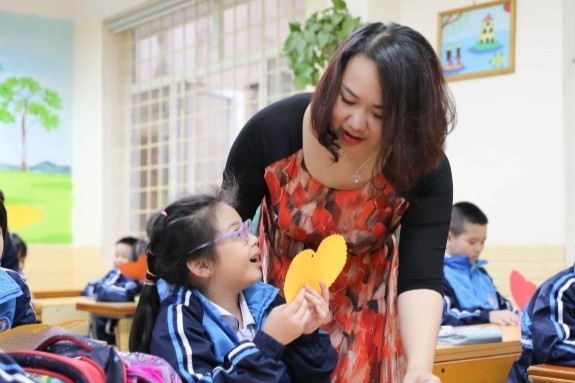 Co giao bien lop hoc thanh rap chieu phim hinh anh