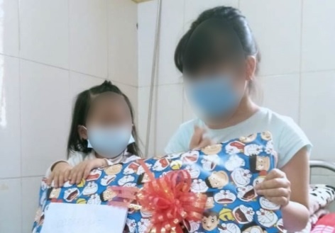 Cuoc song cua hoc sinh mac Covid-19 khi khong co bo me o ben hinh anh