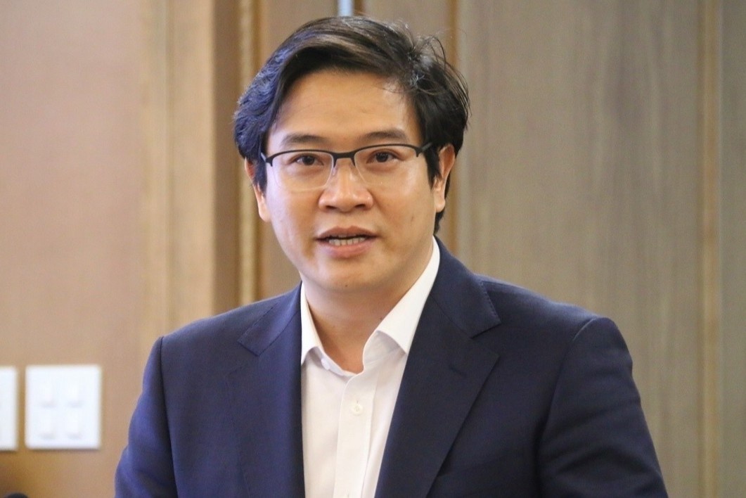 Co bien che van kho tuyen giao vien Tieng Anh, Tin hoc hinh anh