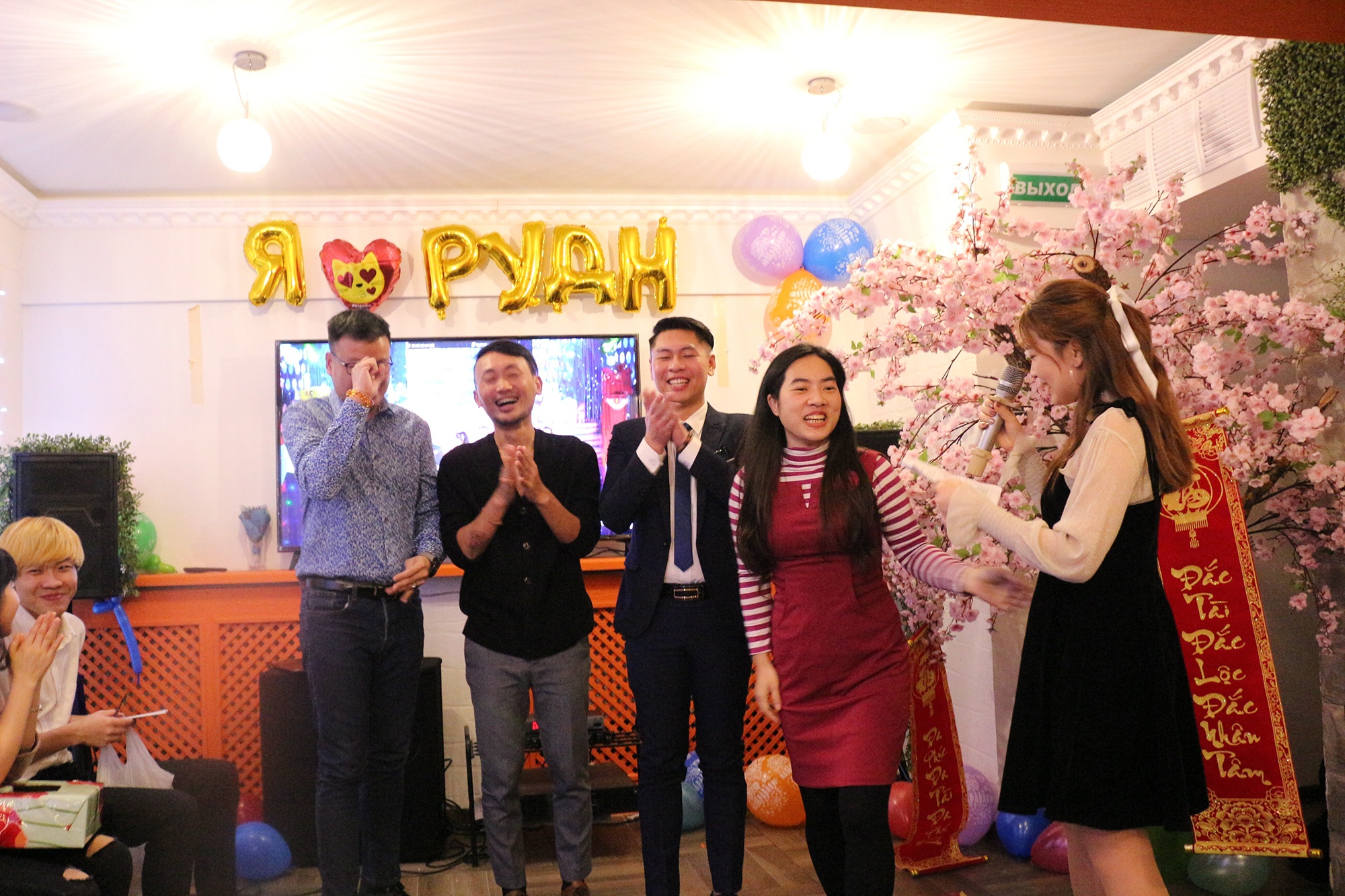 Du hoc sinh Viet don Tet co truyen anh 1