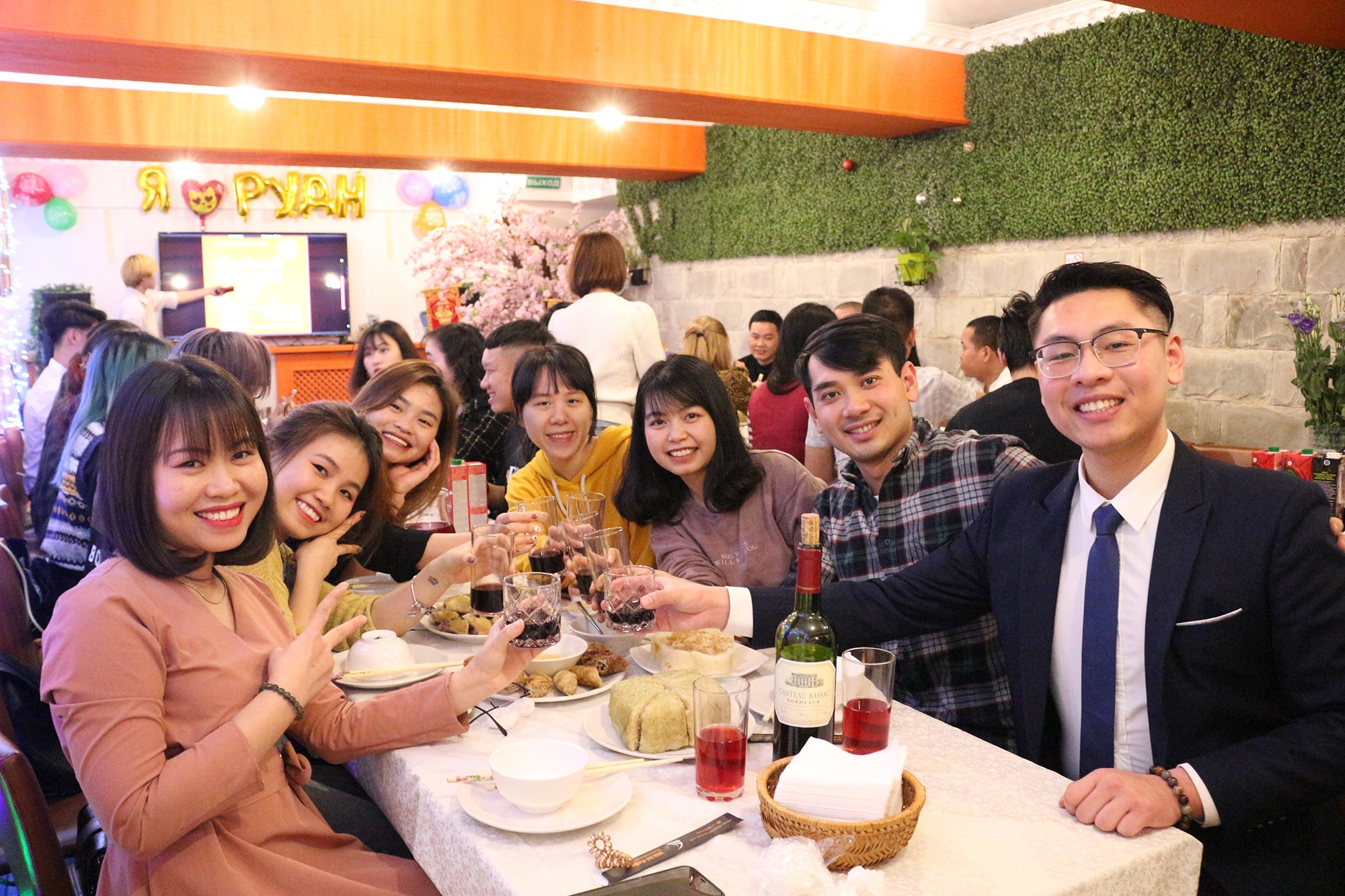 Du hoc sinh Viet don Tet co truyen anh 4