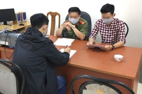 Hoc sinh lop 10 lam gia van ban UBND tinh Lam Dong hinh anh