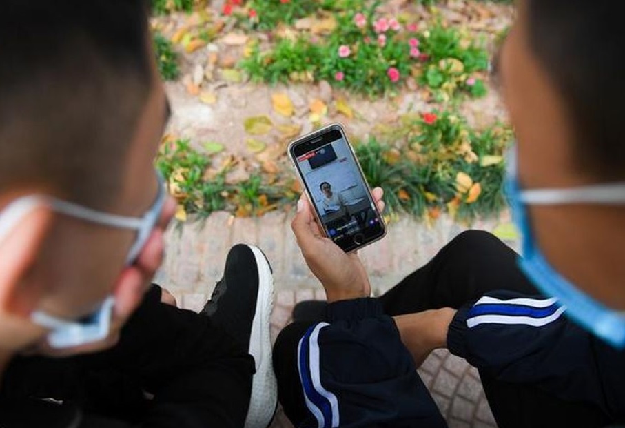 Lam the nao de giao vien khong bat luc khi day hoc online hinh anh