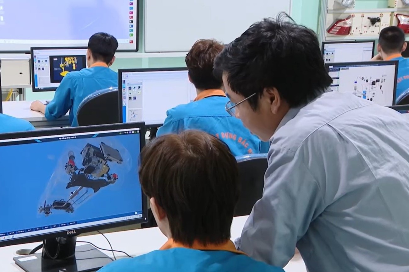 Truong nghe thuc hanh ao de ung pho voi Covid-19 hinh anh