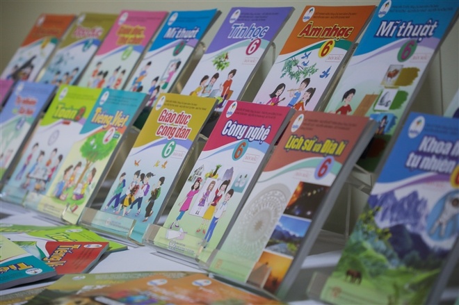 SGK bien mat: NXB noi hop nhat, chu bien khang dinh sach bi loai bo hinh anh