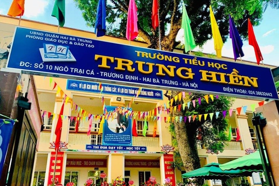 Phu huynh to co giao Ha Noi dung thuoc danh vao dau hoc sinh hinh anh