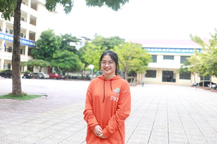 Nu sinh 'ngoai dao' lap ky tich anh 1