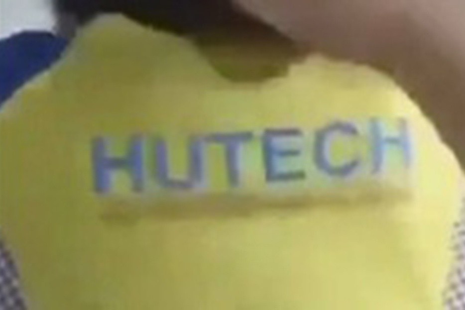 Dong phuc HUTECH xuat hien trong clip nhay cam khien sinh vien buc xuc hinh anh