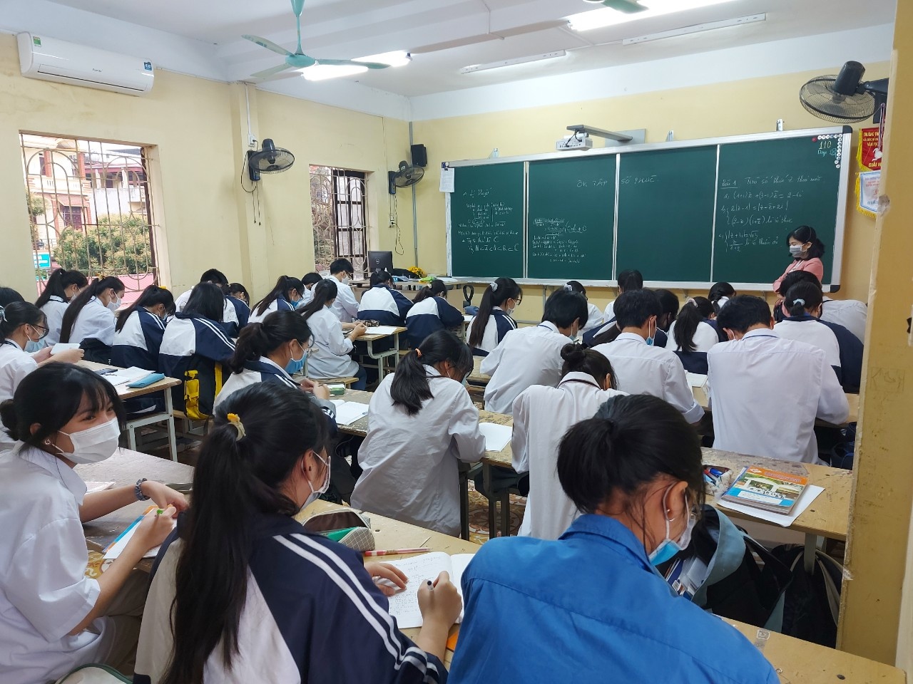 Thay tro Hai Duong tro lai truong anh 3