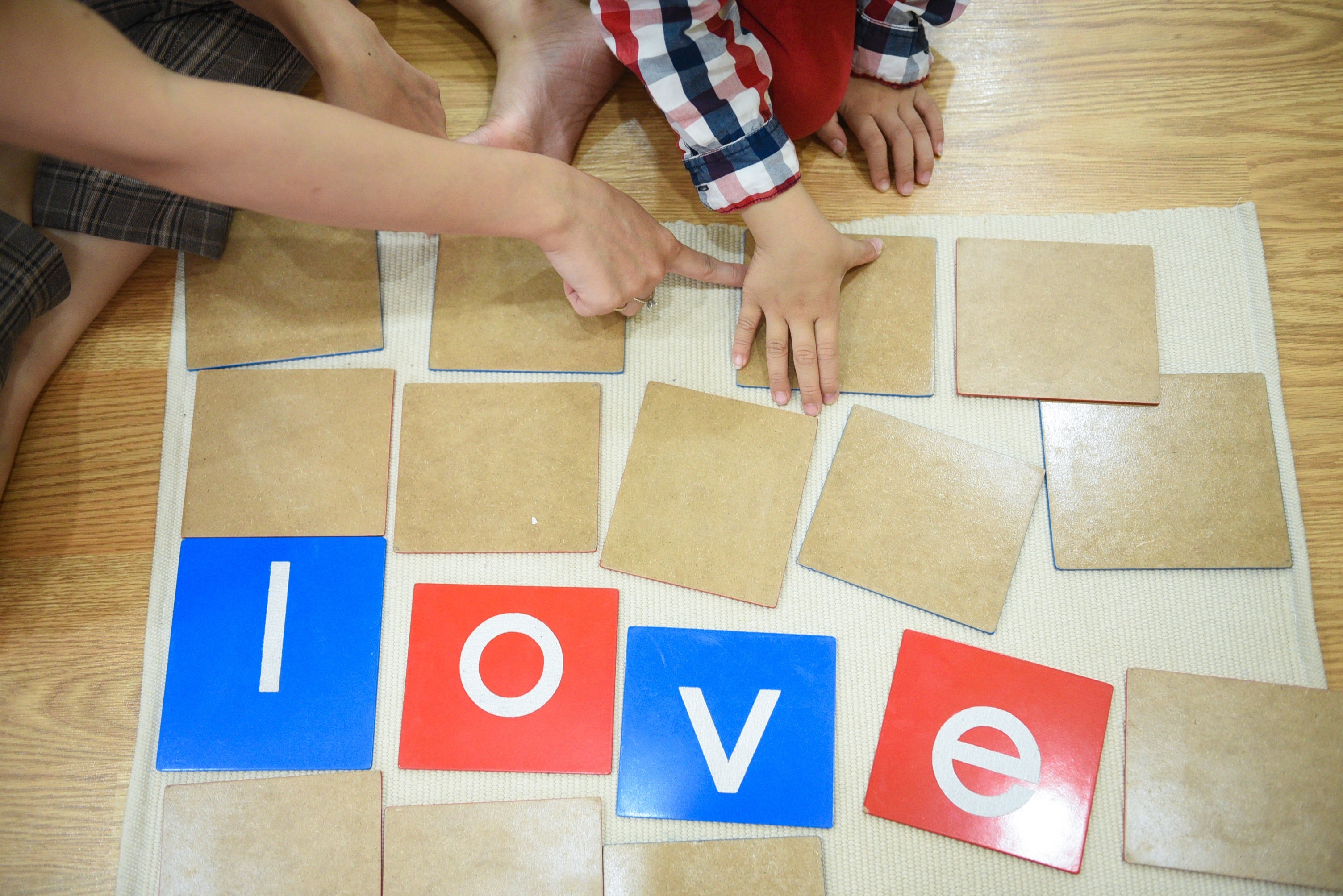 tre can biet chu anh 1