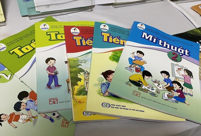 Nha xuat ban hop nhat sach giao khoa anh 1