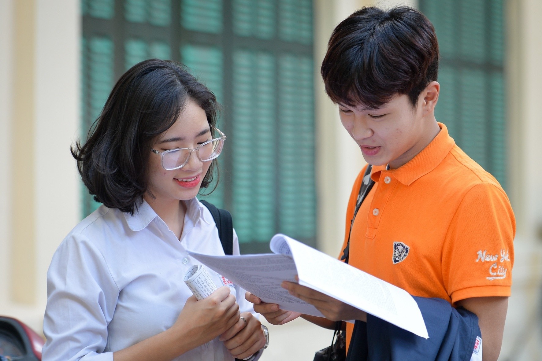 De xuat giam muc thu phi xet tuyen cho thi sinh hinh anh