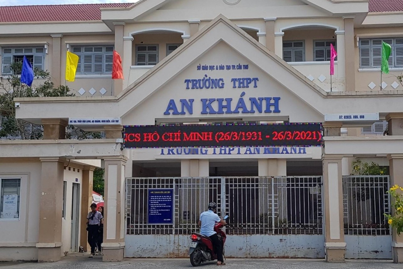 Nha truong nhan thieu sot vu nam sinh bi ban do chat la vao mieng hinh anh