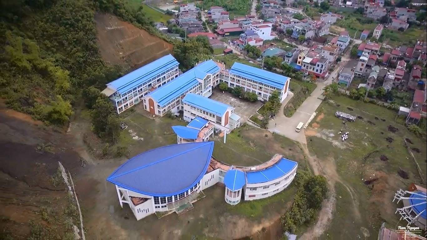 Nam sinh truong chuyen tu vong anh 1