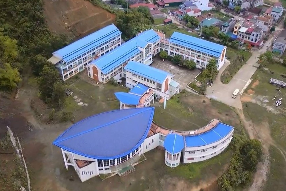 Nam sinh truong chuyen tu vong trong ky tuc xa hinh anh