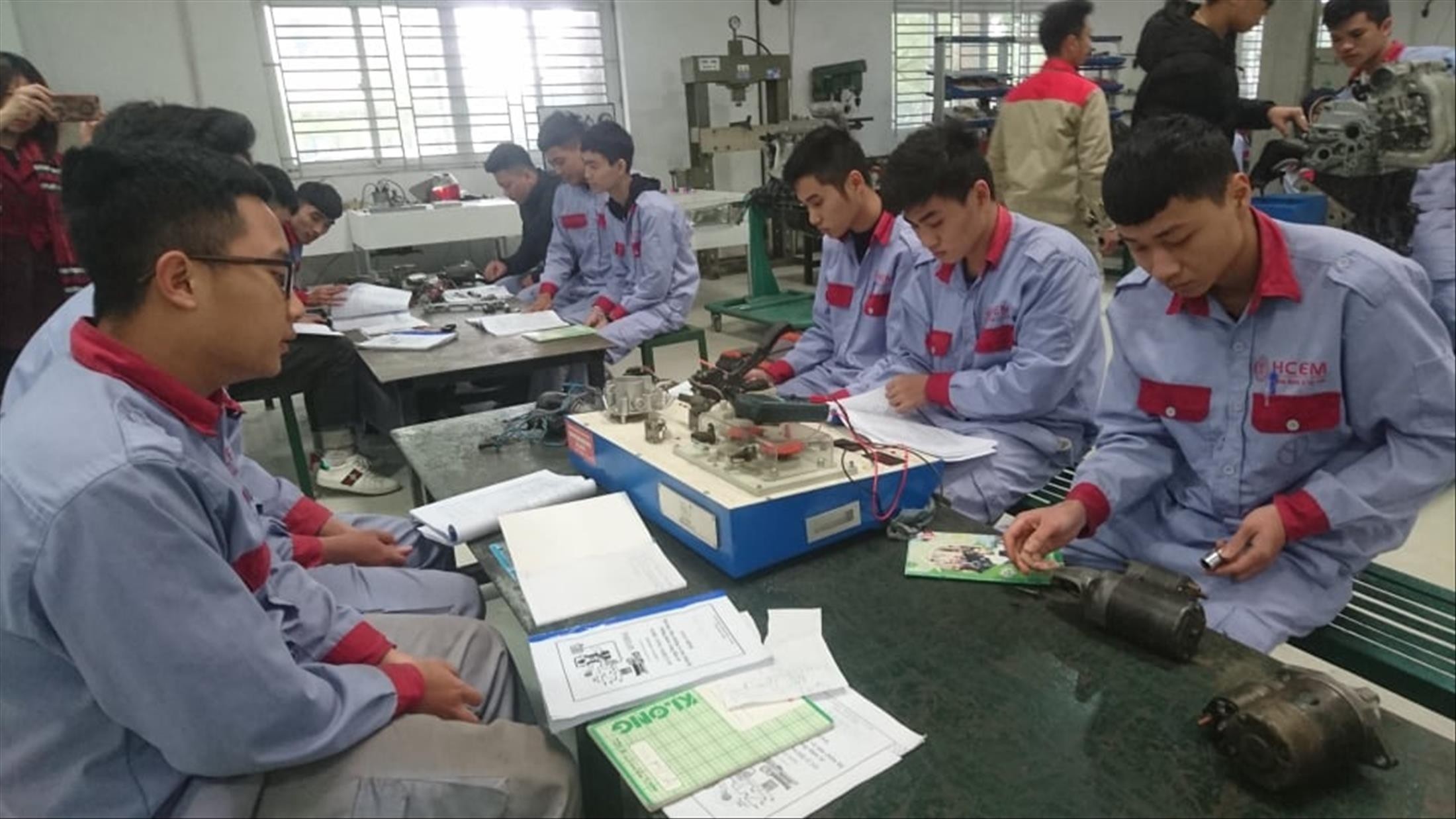dạy văn hóa trong trường nghề ảnh 1 day van hoa trong truong nghe anh 1