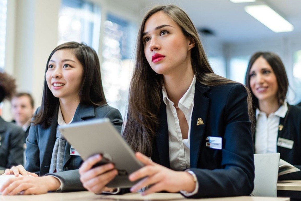 10 nganh nguoi giau thuong theo hoc hinh anh