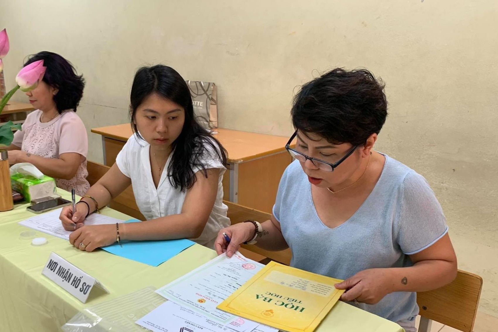 Khuyen khich tuyen sinh truc tuyen vao lop 1, lop 6 tai Ha Noi hinh anh