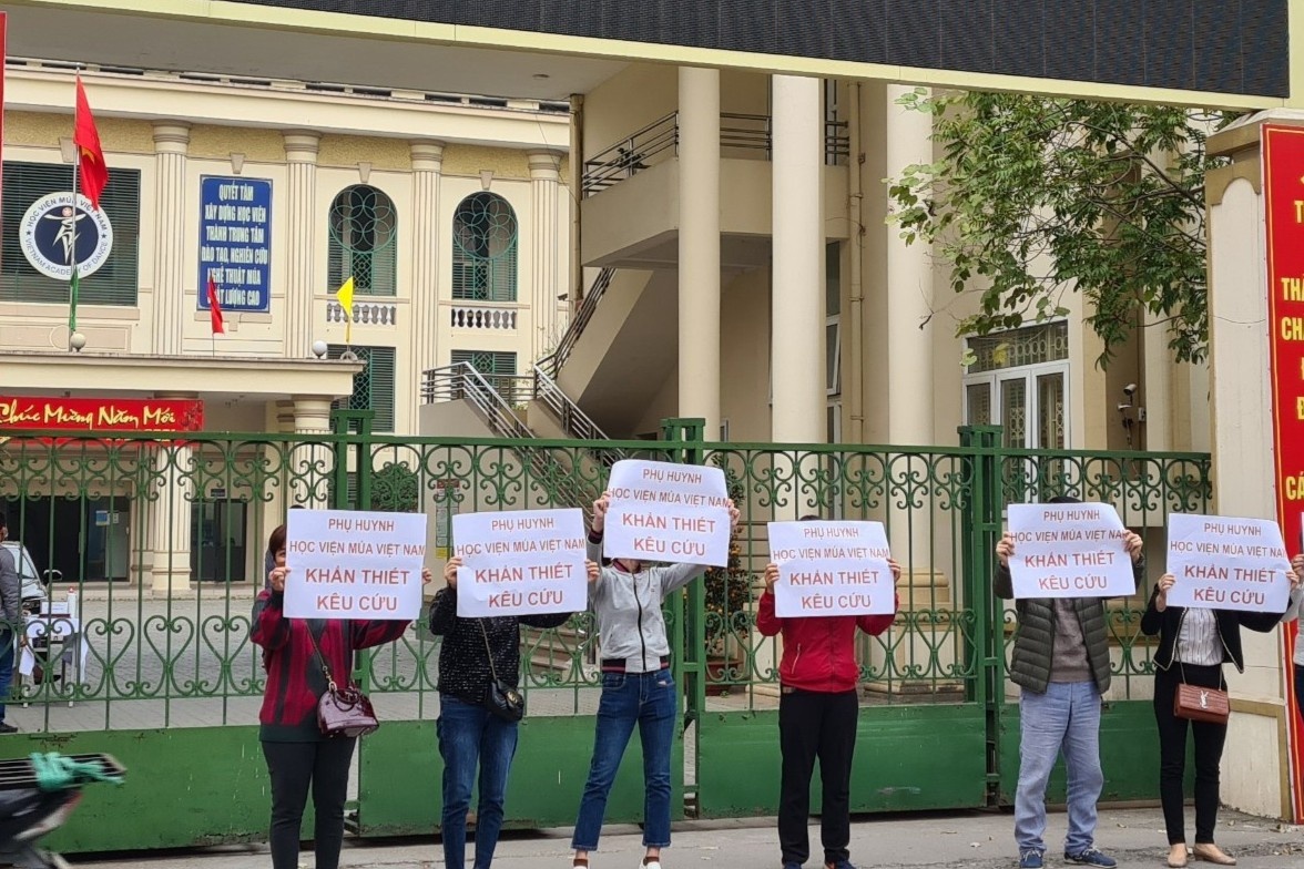 Se cap bang trung cap chuyen nghiep cho hoc vien truong mua hinh anh