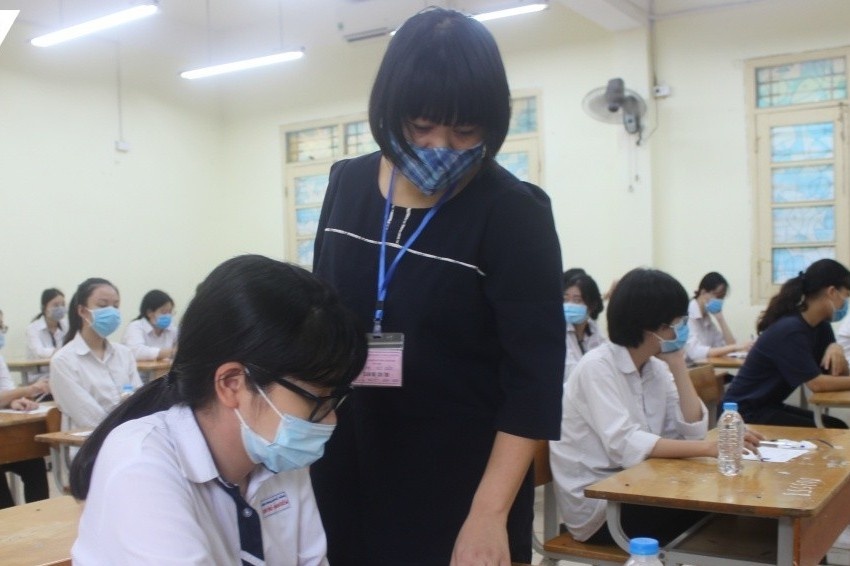 'Co em hoc xong tra lai tien dao tao chu khong ve que' hinh anh