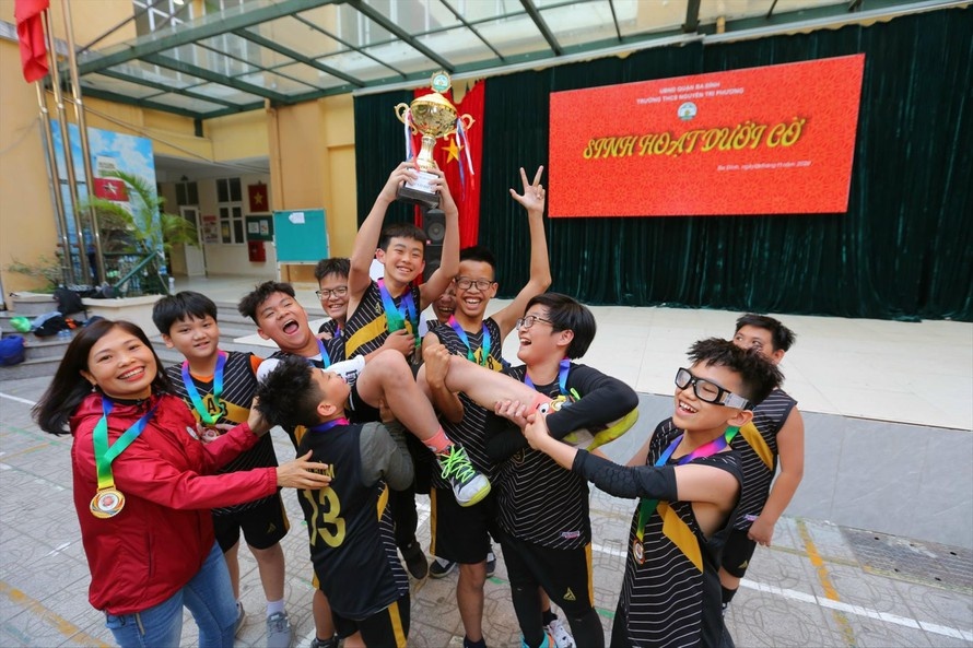 Hoc sinh bi tac dong anh 1