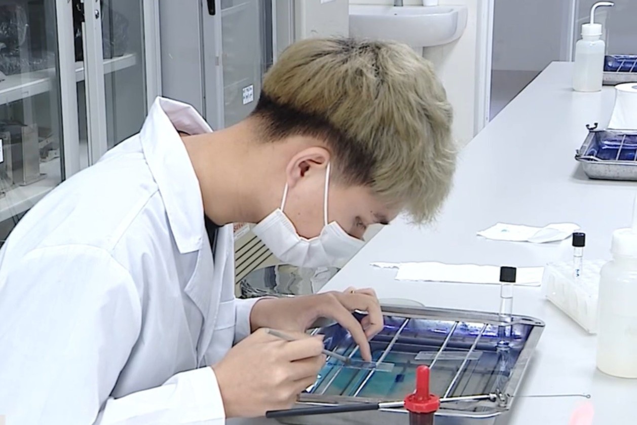 Nhieu nganh khat nhan luc nhung kho tuyen sinh hinh anh