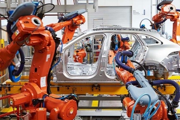 Hoc nganh Ky thuat oto co lo bi robot thay the? hinh anh