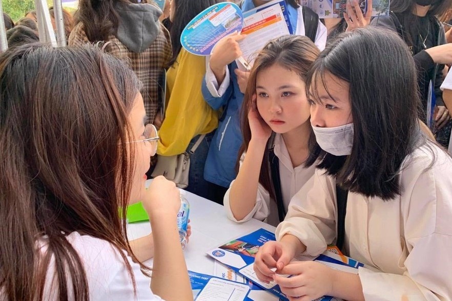 Nganh dau ra tot van kho tuyen sinh hinh anh