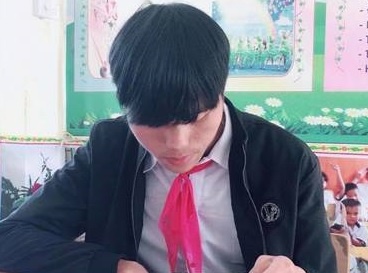 'Cau hoc tro' 21 tuoi hoc lop 5 o Nghe An hinh anh