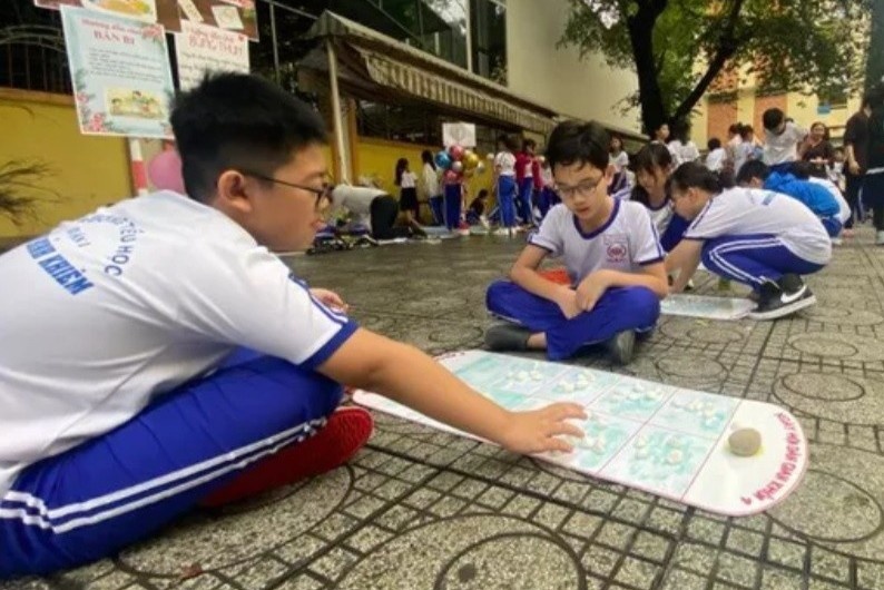 So GD&DT TP.HCM: Viec lua chon sach giao khoa minh bach, khach quan hinh anh