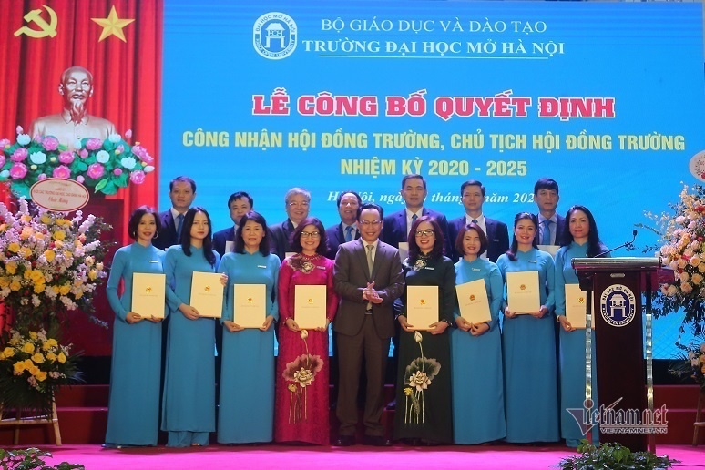 Hiệu trưởng ĐH Mở Hà Nội ảnh 1 Hieu truong DH Mo Ha Noi anh 1