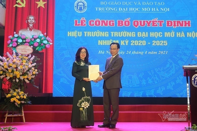 Hiệu trưởng ĐH Mở Hà Nội ảnh 3 Hieu truong DH Mo Ha Noi anh 3