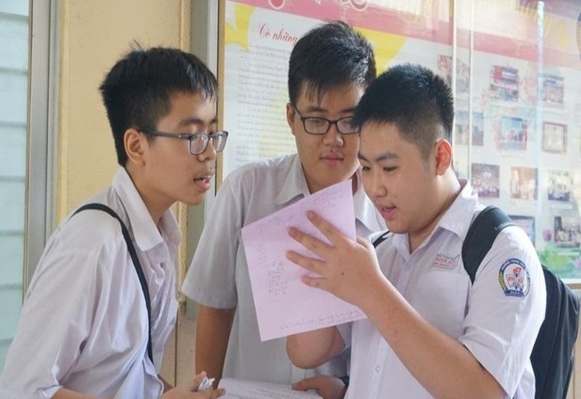 Diem chuan lop 10 tai TP.HCM ba nam gan day hinh anh