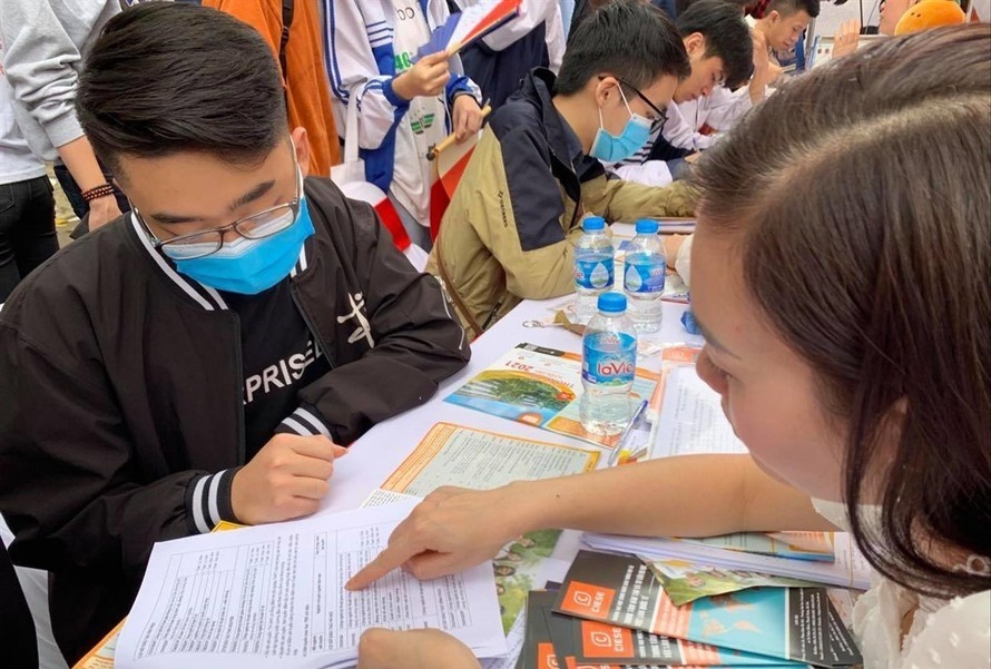 Thi sinh bat dau dang ky du thi tot nghiep THPT, xet tuyen dai hoc hinh anh