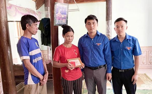 Huy hiệu Tuổi trẻ dũng cảm ảnh 1 Huy hieu Tuoi tre dung cam anh 1
