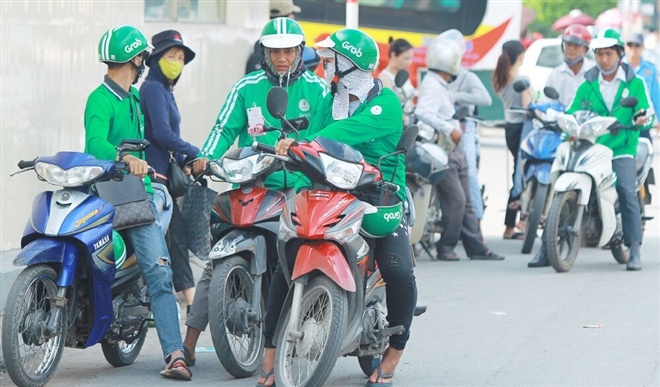 cu nhan chay xe om cong nghe anh 2