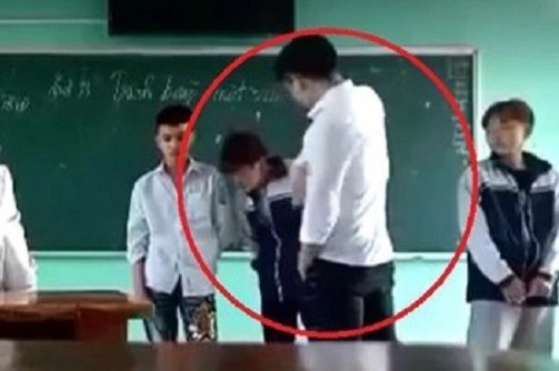 Chan chinh chuan muc dao duc nha giao hinh anh