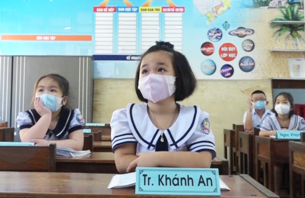 Hoc sinh tam dung den truong anh 1