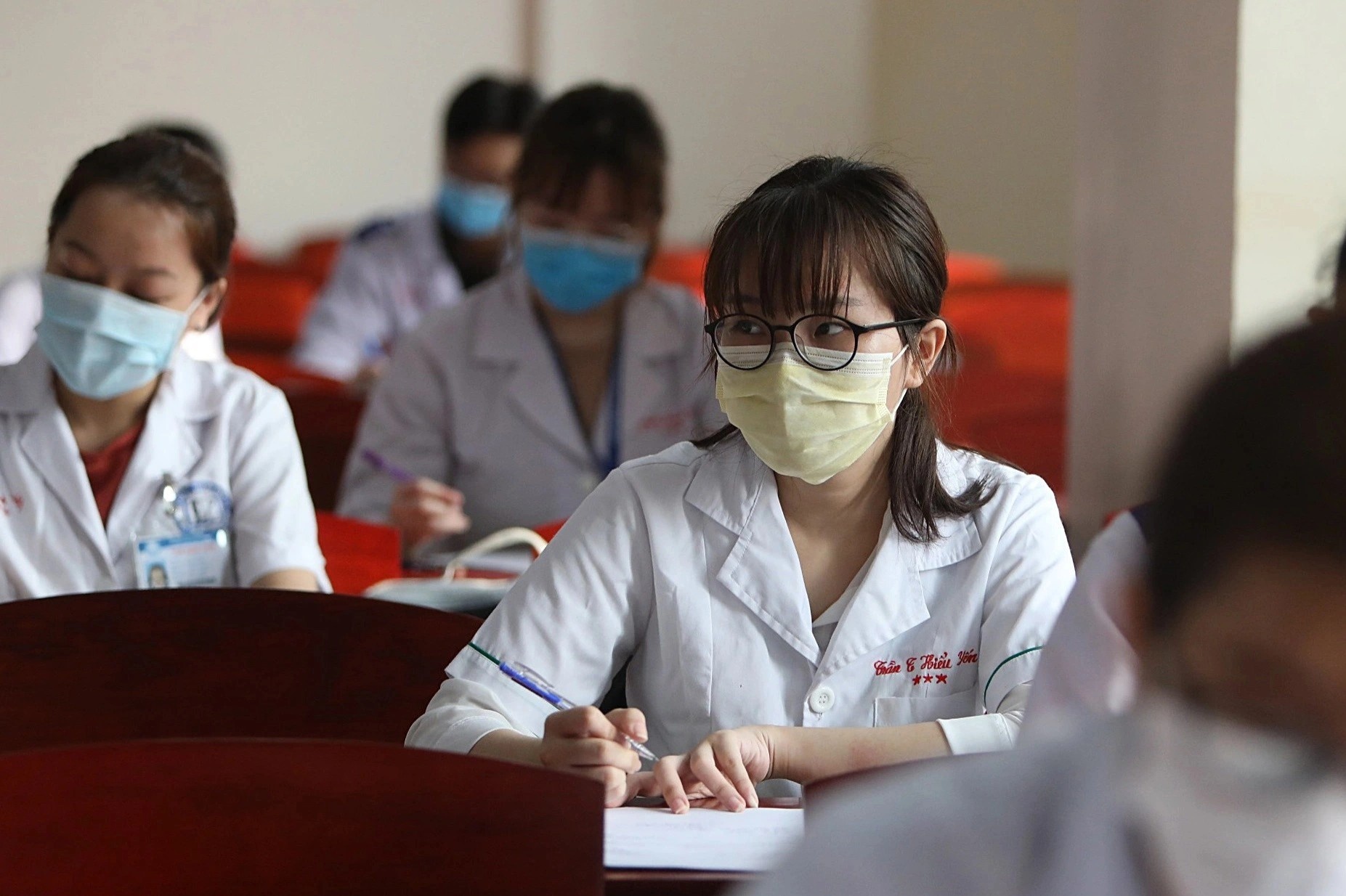 Hoc phi nhieu truong y duoc o muc cao hinh anh