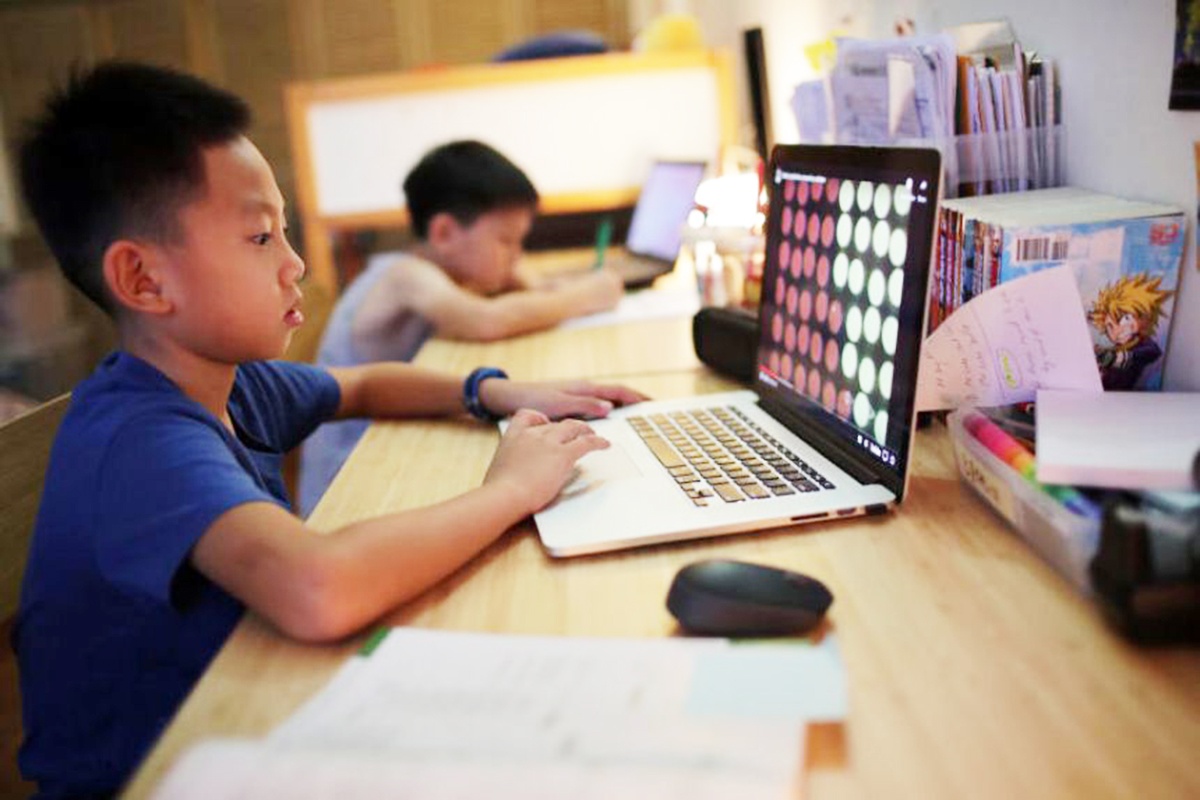 Học sinh thi học kỳ II trực tuyến ảnh 2 Hoc sinh thi hoc ky II truc tuyen anh 2