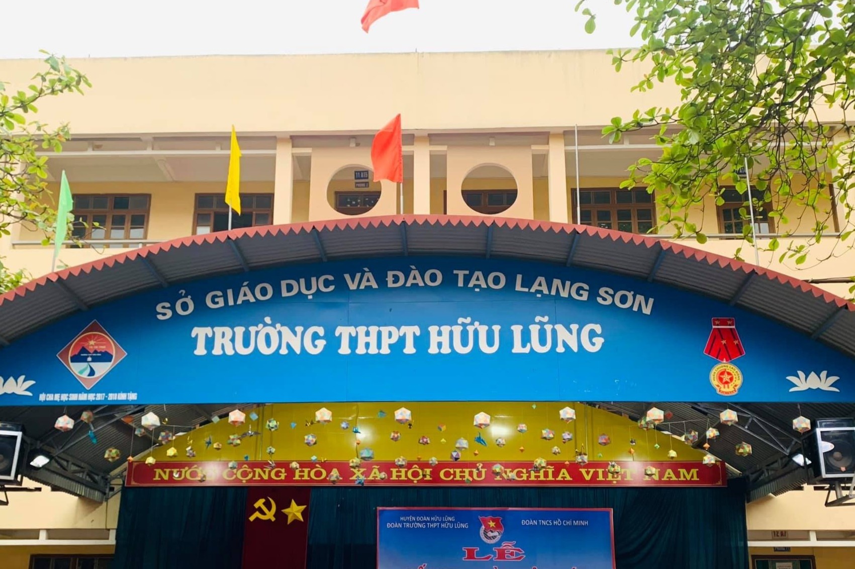 Nu sinh duong tinh voi SARS-CoV-2, hon 90 nguoi cach ly tap trung hinh anh